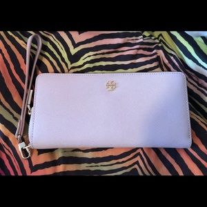 Tory Burch wristlet New with tag